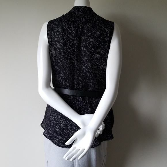Sleeves Less Black & White Blouse - Size Large - Picture 4 of 8